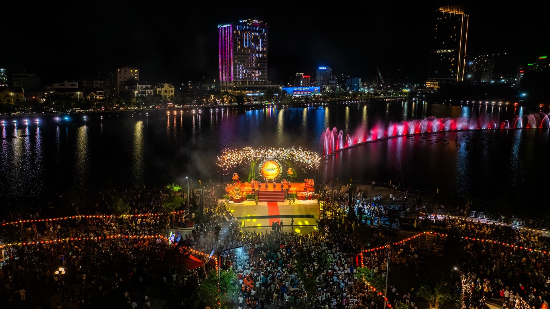 Từ Bài Toán Giãn Dân Của Hà Nội Sang Tương Lai Cửa Ngõ Phía Tây TP. HCM